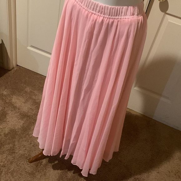 Fashion concept party pink skirt maxi - Picture 3 of 11